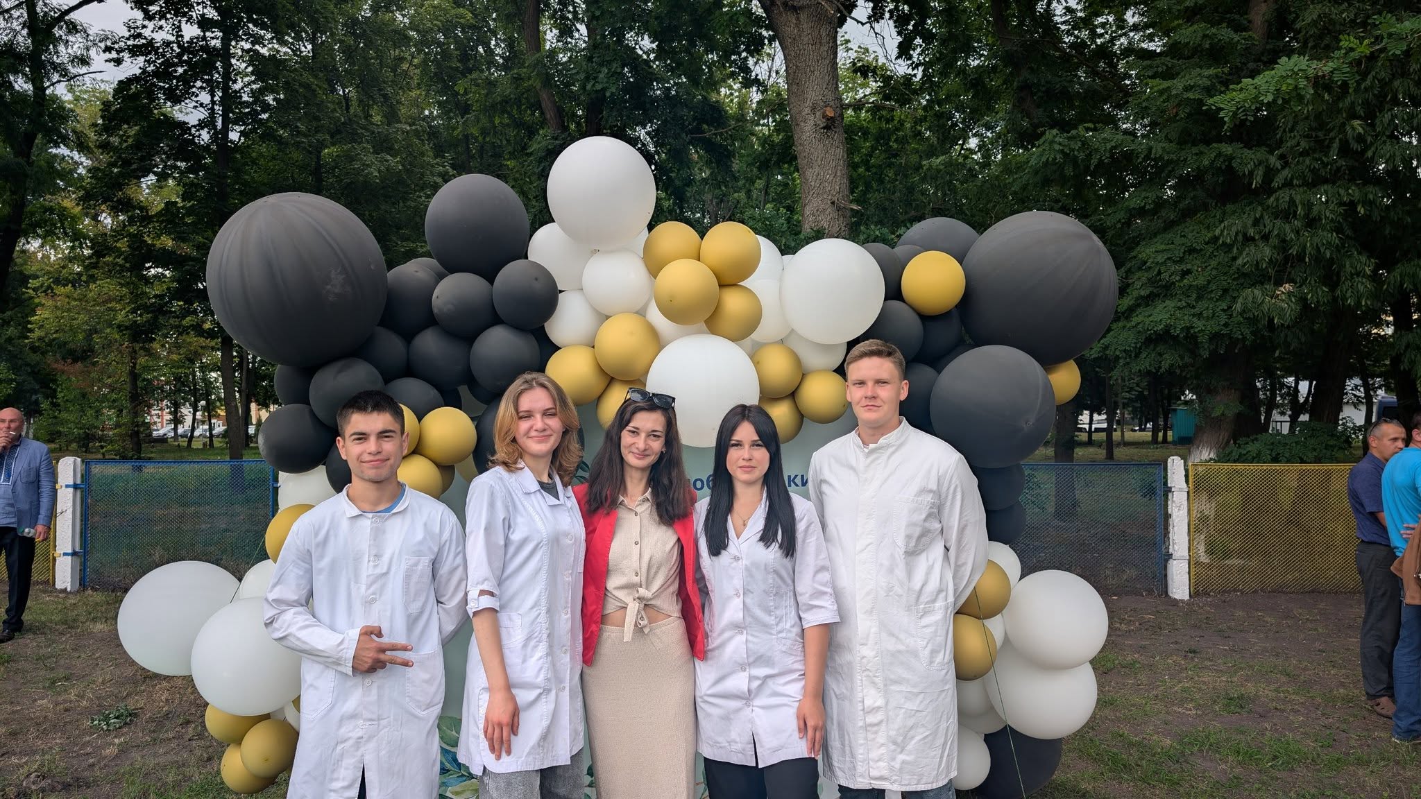 Працівники медичного коледжу із здобувачами освіти взяли участь у святкуванні Дня Конституції України