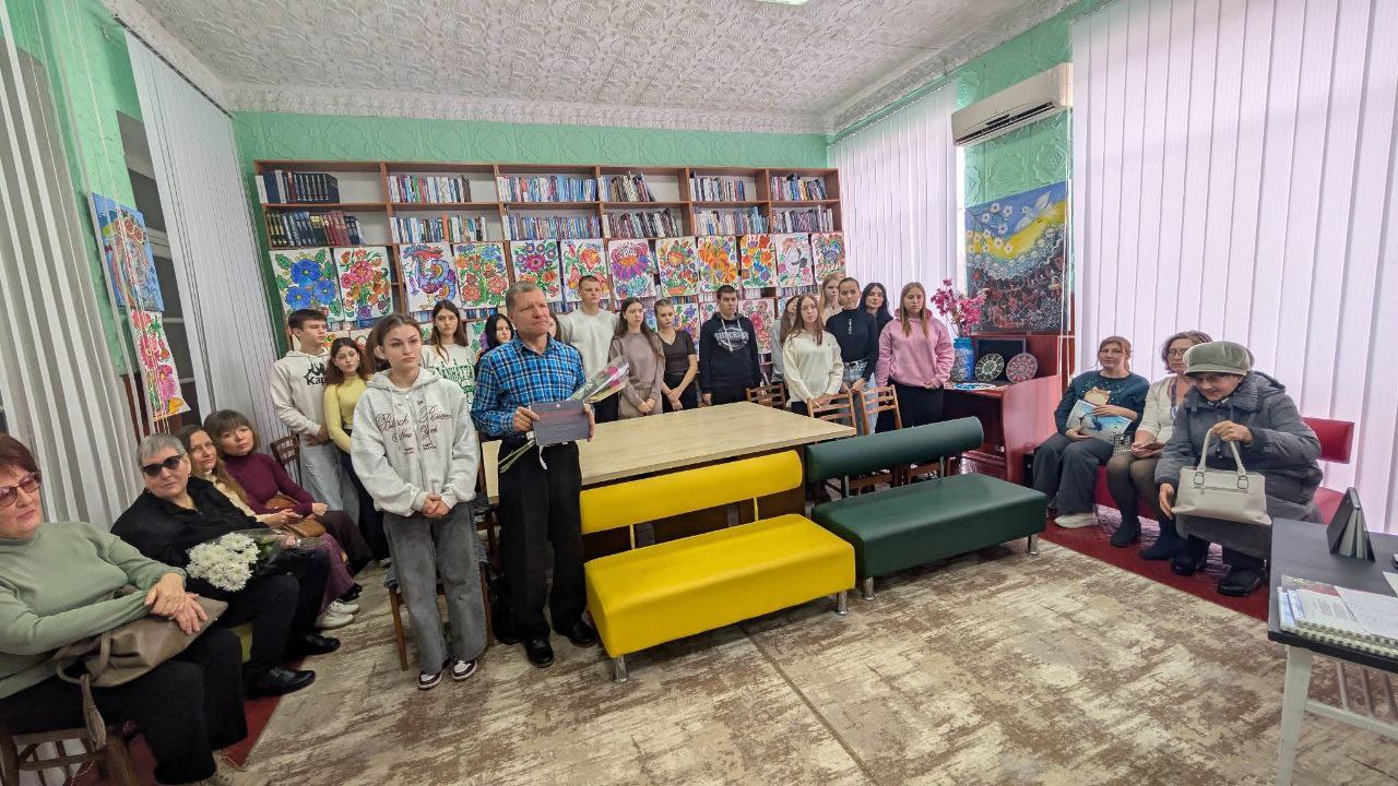 19 листопада на передодні святкувння Дня Гідності та Свободи відбулася призентація книги "Рядки Незламності"