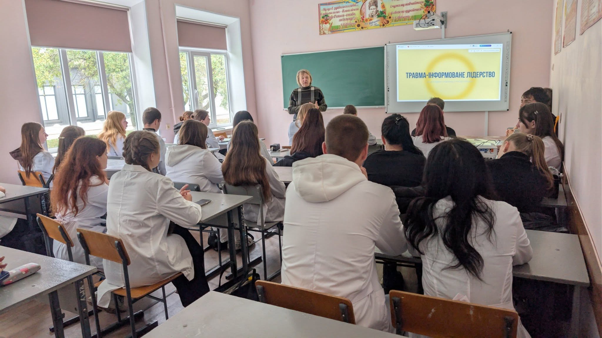 22 жовтня до медичного коледжу завітала психологиня, фасилітаторка Дар"я Ємець та організатор соціальних ГРАНТів Алла Новікова.