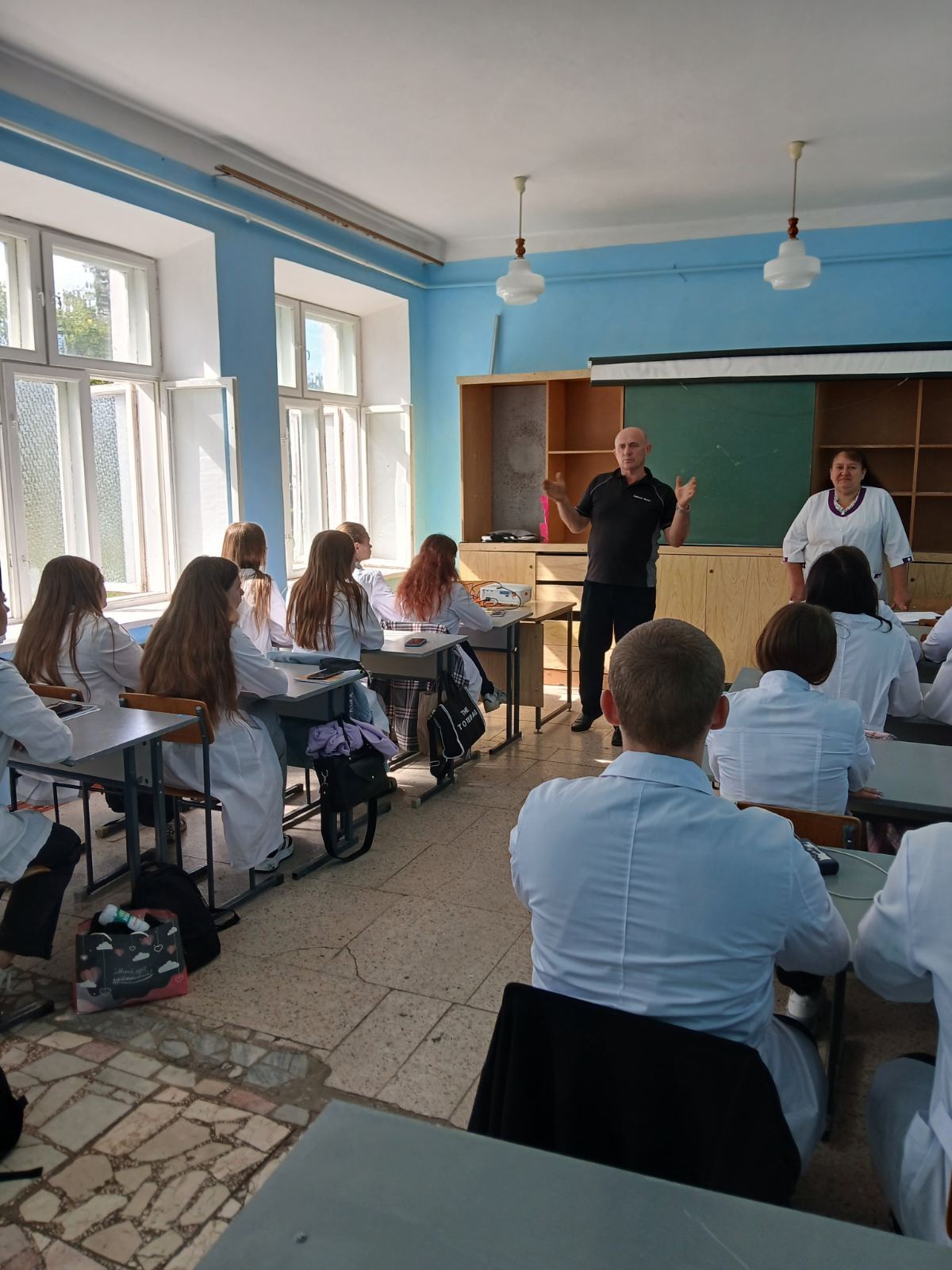 Майбутнє в їхніх руках: здобувачі освіти першого курсу ОПП "Лікувальна справа" медичного коледжу самі обирають освітні компоненти📝✏️🖇️.