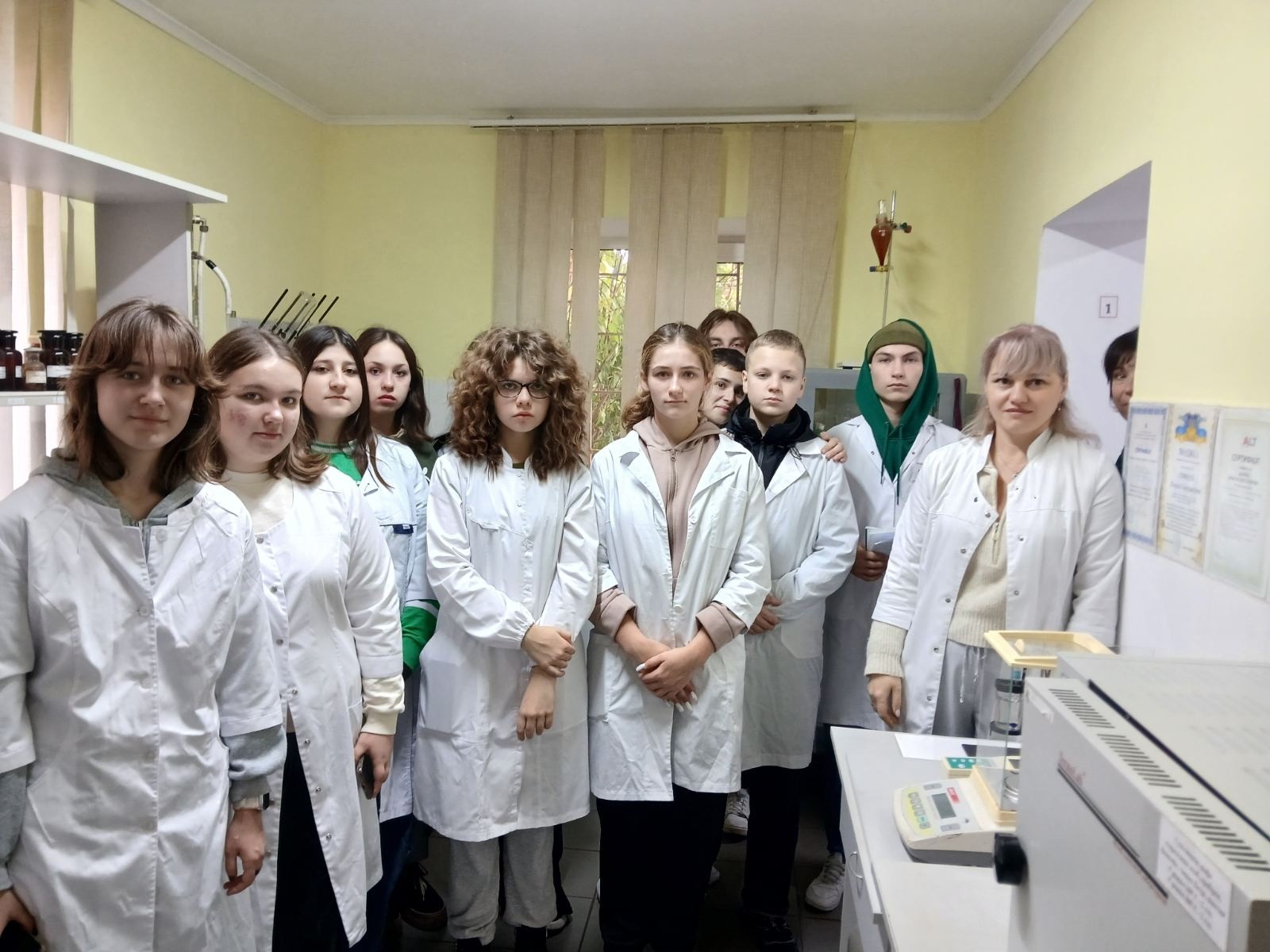Сьогодні, студенти 1 курсу КЗ КОР "Чорнобильський медичний фаховий коледж" під супроводом  викладача біології та географії Тетяни Вікторівни Салобути, відвідали з екскурсією місцевий водоканал